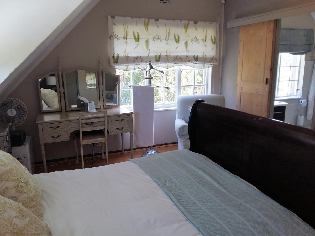 Almond Cottage Bed & Breakfast Somerset West Exterior photo