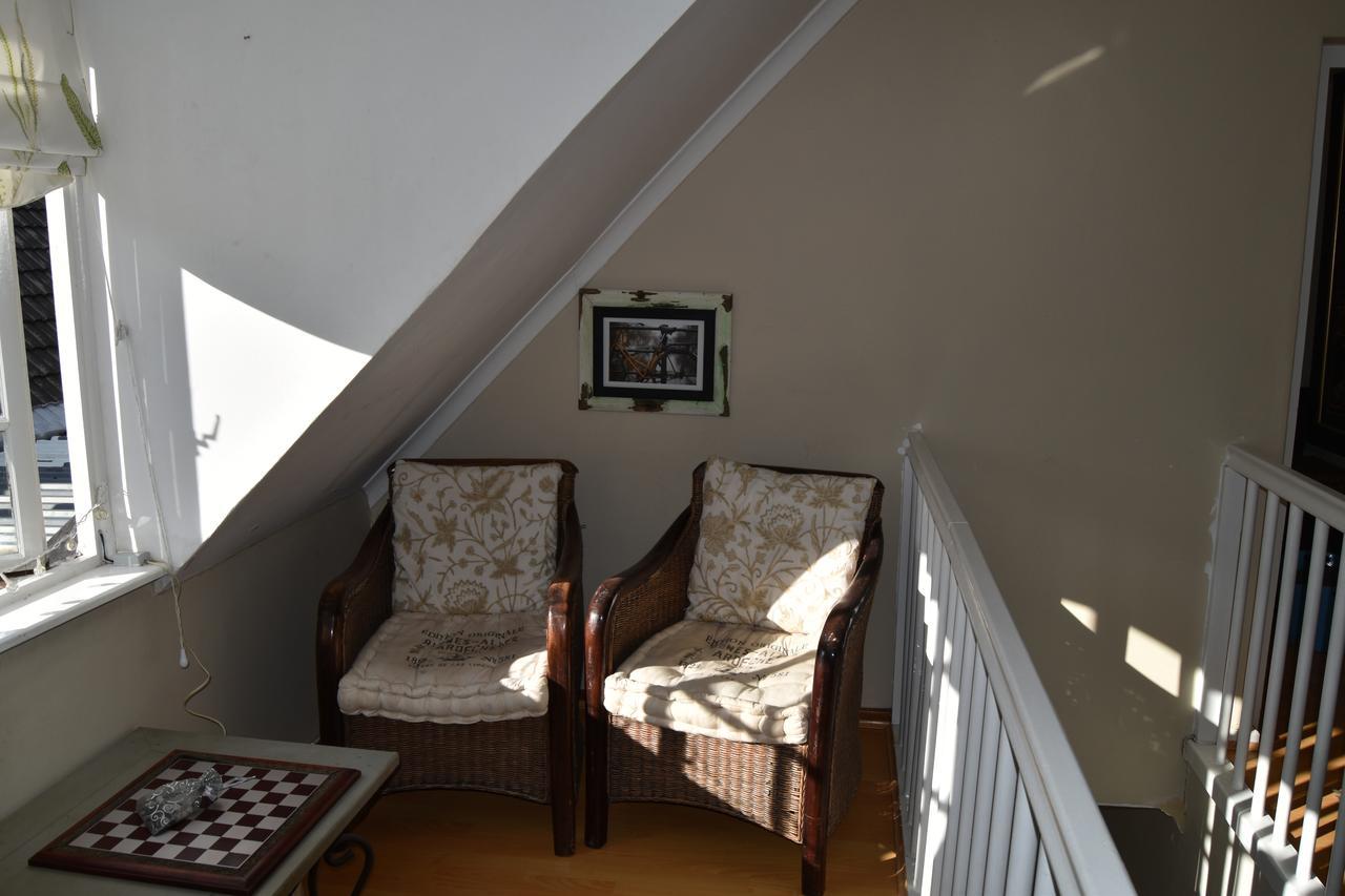 Almond Cottage Bed & Breakfast Somerset West Exterior photo