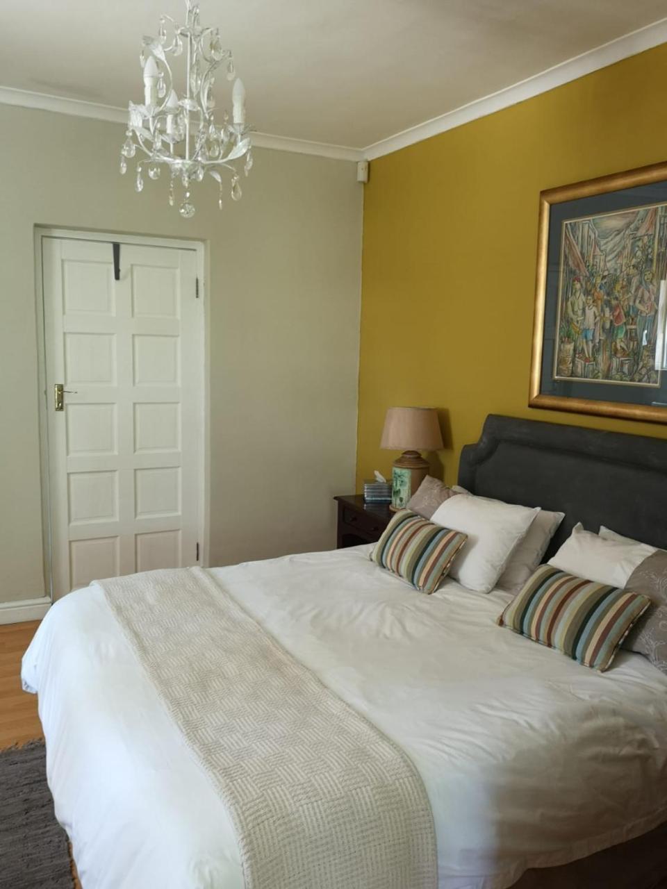 Almond Cottage Bed & Breakfast Somerset West Exterior photo