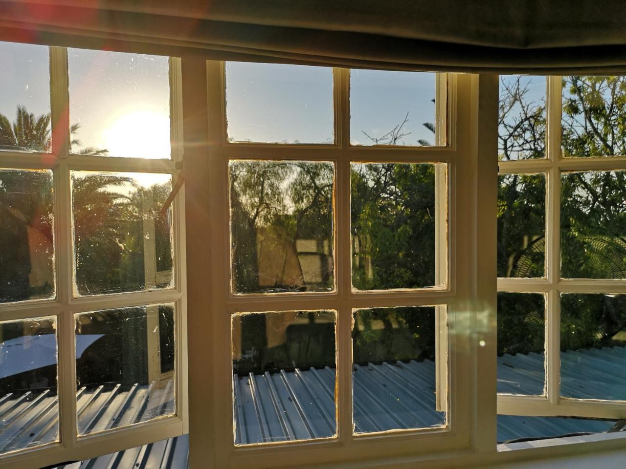 Almond Cottage Bed & Breakfast Somerset West Exterior photo